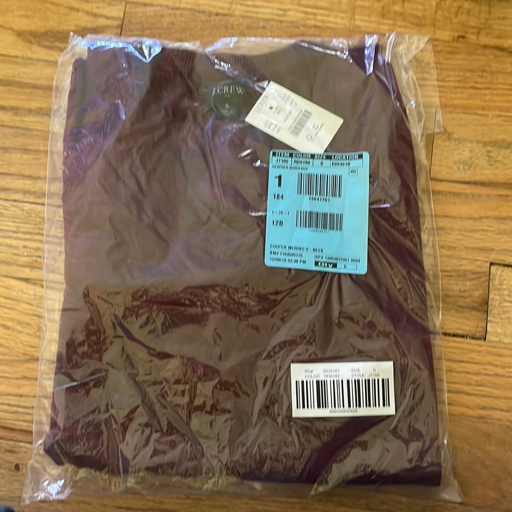 Cooper Merino V-Neck Sweater in Heather Bordeaux